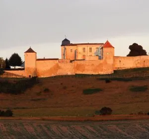 Illustration de Le château de Villebois-Lavalette - 25 km