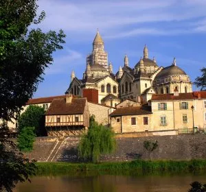 Illustration de Périgueux, le quartier médiéval le long de Lisle - 50 km